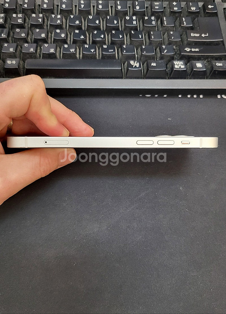 아이폰12 화이트 64GB 상태좋은 중고26만팝니다.--6