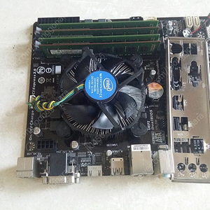 메인보드 B85M-DS3H+I5 4690 메모리 8G 4만원 팝니다