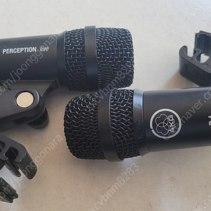 AKG P4다이나믹 마이크2대 10만.JVC북셀프 4만.기가지니 3만.엘지 사운드바 3만.일제 스피커선3만.휴대용 확성기 2대(몸체만)3만.착불