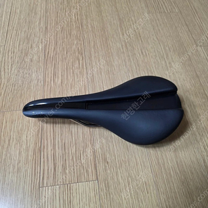 패브릭 라인 쉘로우 안장 판매