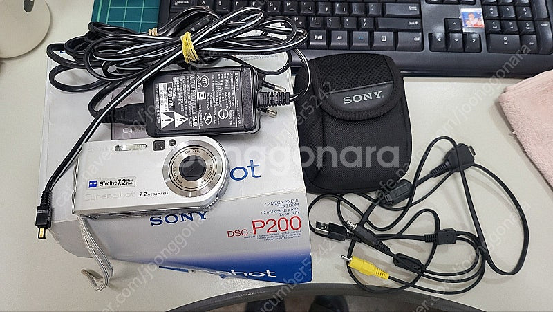 복고풍 디지털 카메라 사이버샷 dsc-p200--0