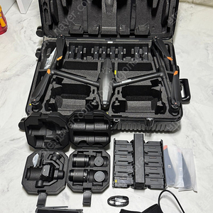 DJI 인스파이어3 풀세트 천만원에 급매해요 (배터리 총 4셋트, 렌즈 2종, 케어프로 포함)