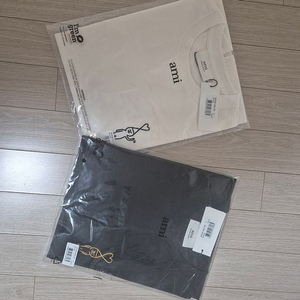 쿨거래시 5만9천택포! 미착용 새제품 아미 반팔 티셔츠 커플티셔츠 여름반팔