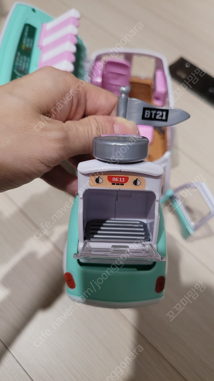 BT21캠핑카 장난감 이미지