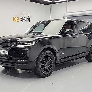 랜드로버 중고 검정색 2024년식 692km 4.4 P530 LWB 오토바이오그래피 중고자동차할부
