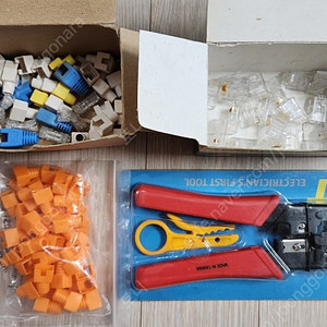 UTP케이블 + 랜툴 + RJ45커넥터 + 4포트 공유기
