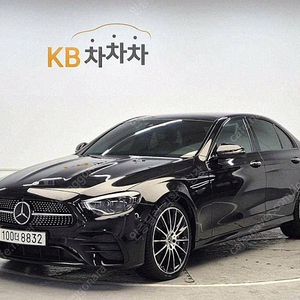 벤츠 E클래스 중고차 벤츠 중고차 수입중고차 검정색 2023년식 35,518km E350 4MATIC AMG LINE 중고차거래카페