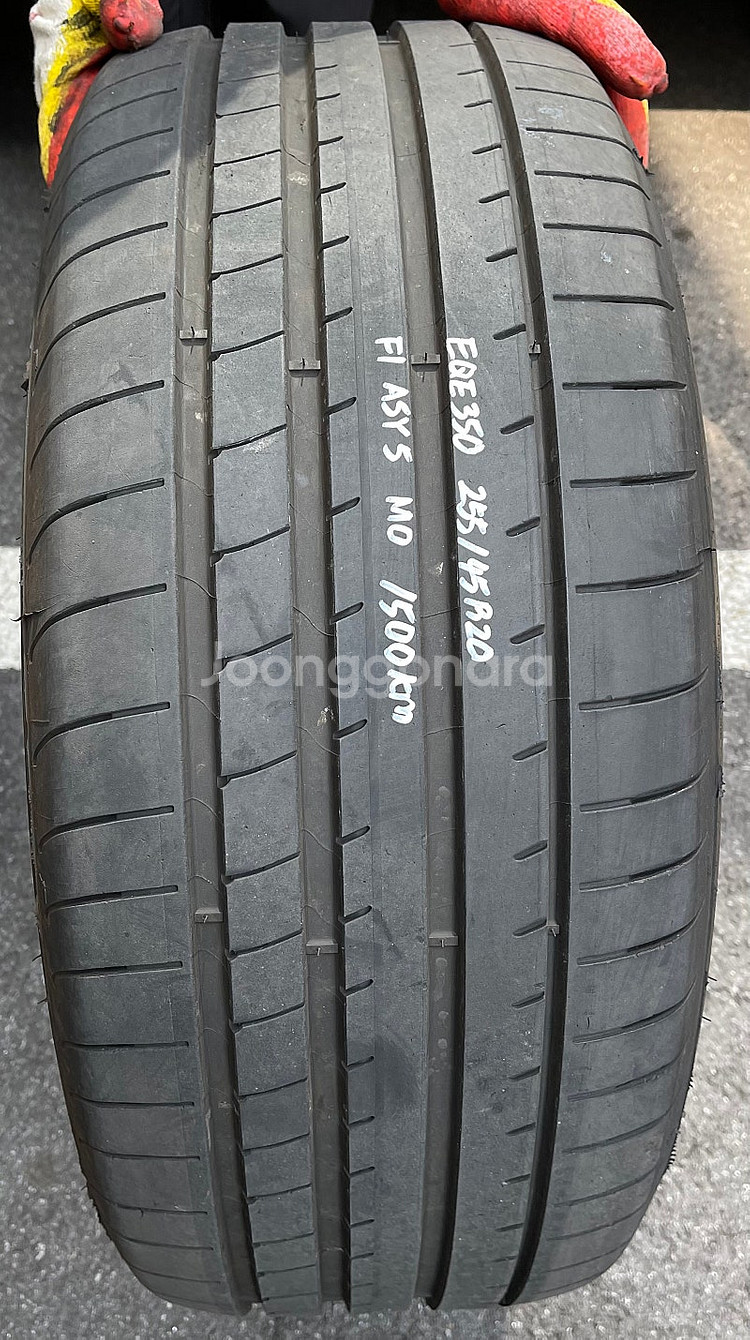 벤츠 EQE 350 1,500km 운행한 순정 타이어 ...--1