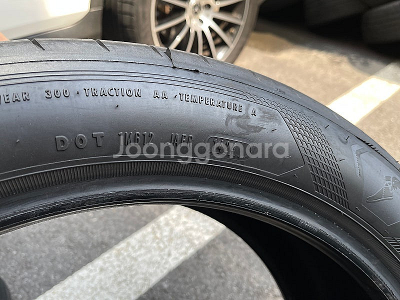 벤츠 EQE 350 1,500km 운행한 순정 타이어 ...--2