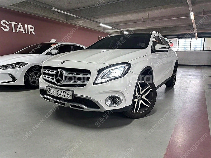 벤츠 GLA 중고 벤츠 GLA클래스 중고 흰색 2019년식 GLA220 프리미엄 중고차카페--0