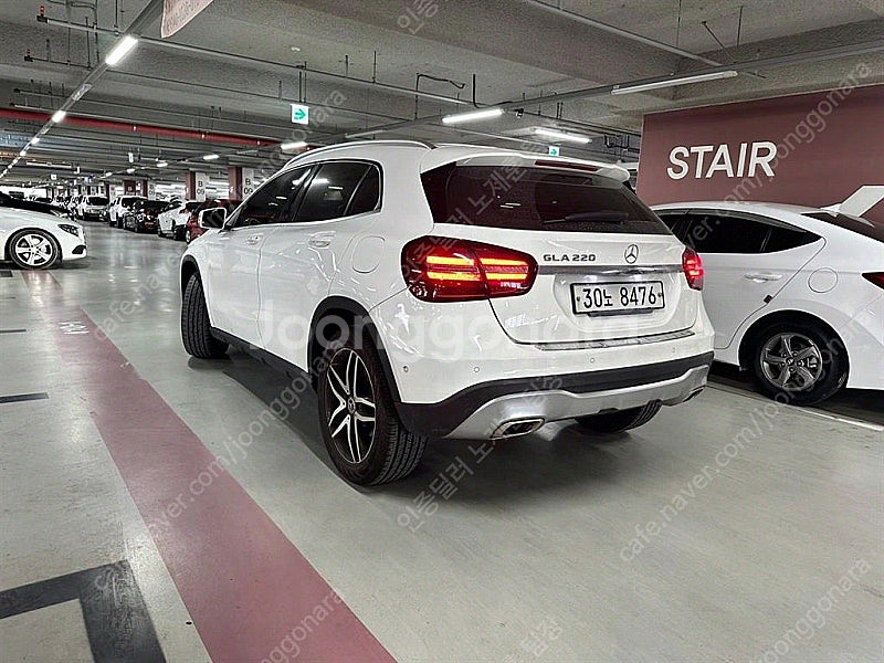 벤츠 GLA 중고 벤츠 GLA클래스 중고 흰색 2019년식 GLA220 프리미엄 중고차카페--3