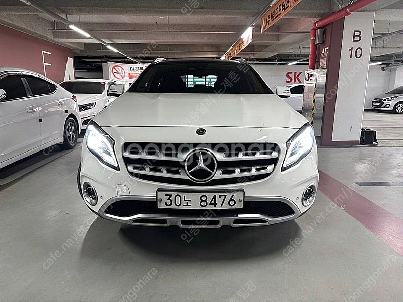 벤츠 GLA 중고 벤츠 GLA클래스 중고 흰색 2019년식 GLA220 프리미엄 중고차카페--4