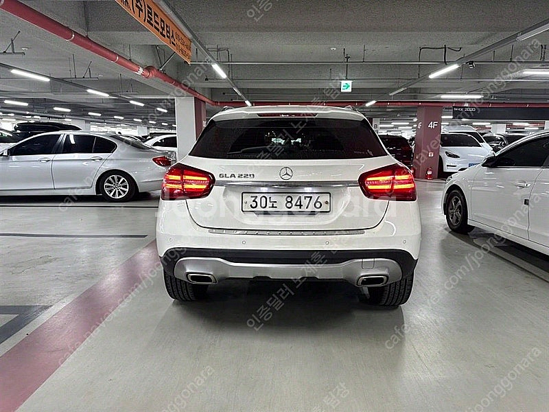 벤츠 GLA 중고 벤츠 GLA클래스 중고 흰색 2019년식 GLA220 프리미엄 중고차카페--5