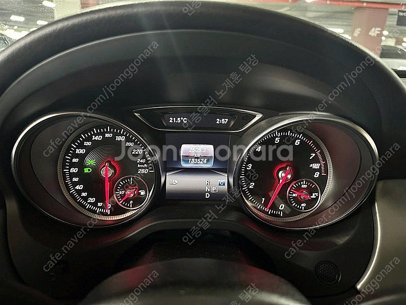 벤츠 GLA 중고 벤츠 GLA클래스 중고 흰색 2019년식 GLA220 프리미엄 중고차카페--7