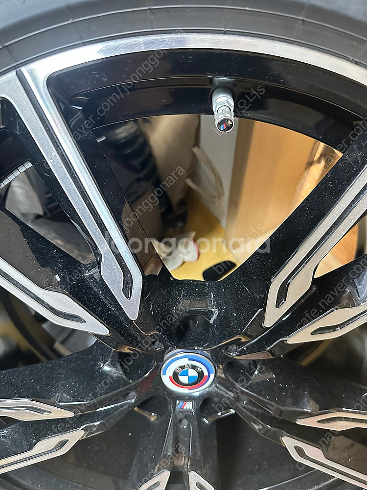 BMW M60i 휠 타이어 한개 747M--4