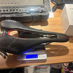셀레 slr 킷 카르보니오 카본안장