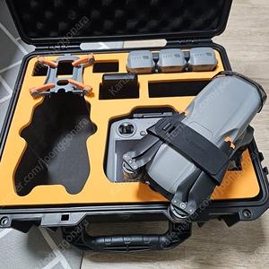 DJi air3S 플라이모어 24년 11월 기체 풀구성 팝니다. 2년케어, 실사용 비교적 적음. 직거래.