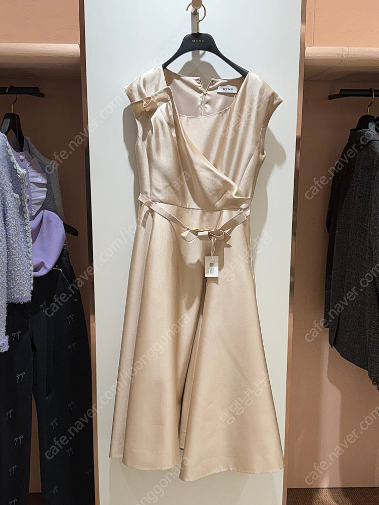 (가격내림) 한섬 마인 실크 새틴 원피스 베이지 이미지