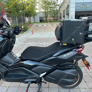 XMAX 300