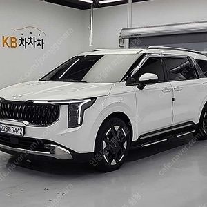 기아 더뉴 카니발 중고 가격 중고 카니발 흰색 2025년식 8,114km HEV 9인승 시그니처 수원중고차