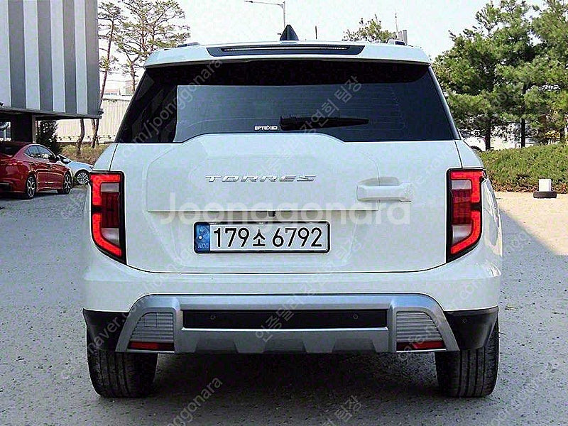 토레스 중고차 쌍용 중고차 흰색 2023년식 24,857km 1.5 GDI-T 4WD T7 중고차판매--5
