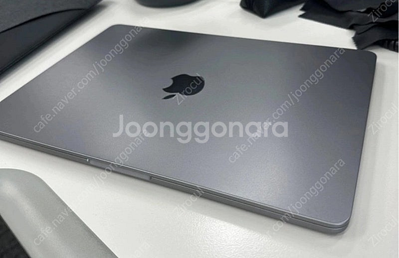 맥북에어m2(기본) 13인치로 m1pro 14인치 기본...--0