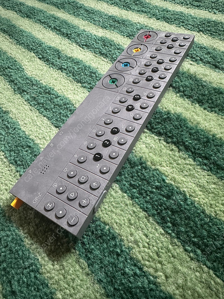 Teenage Engineering OP-Z 십대 엔지니어링 신디사이저 판매합니다 이미지