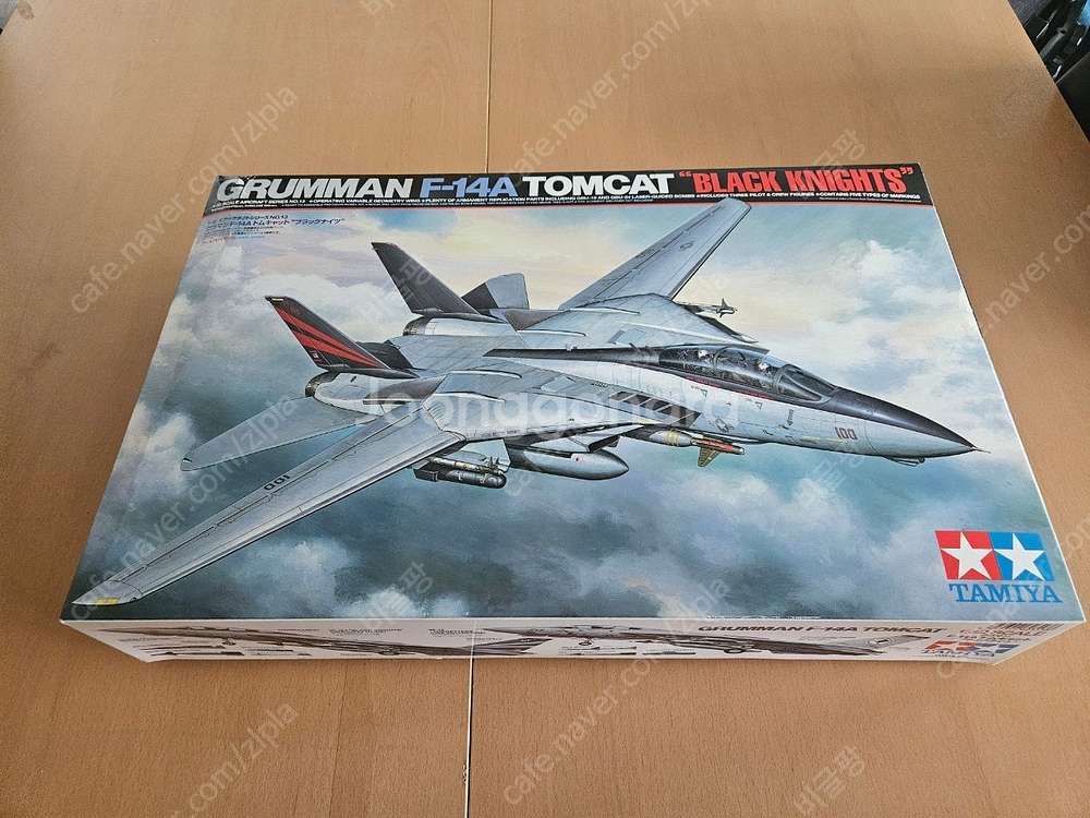 TAMIYA F14A 1/32--1