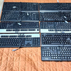 PC2유선키보드삼성4 큐쎈2 HP3 9개 일괄 구매시 2만7천원.낱개구매시삼성과큐쎈5천HP4천 파손면책 우체국택배 착불.정상작동확인 구매후 반품환불불가입니다최대한안전하게 포장 보내