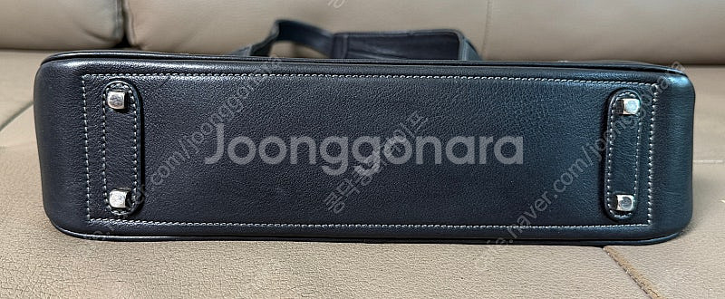 페라가모 빈티지 간치니 레더 숄더백 블랙--5