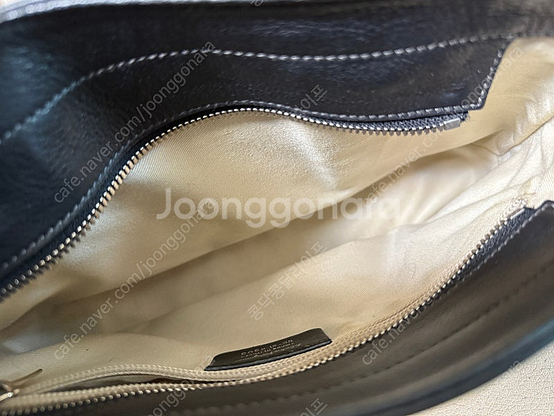 페라가모 빈티지 간치니 레더 숄더백 블랙--8