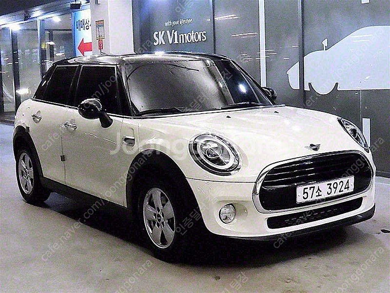 중고 미니쿠퍼 중고 가격 미니쿠퍼 5도어 중고 흰색 2019년식 17,666km 5도어 기본형 3세대 중고차 모의견...--0