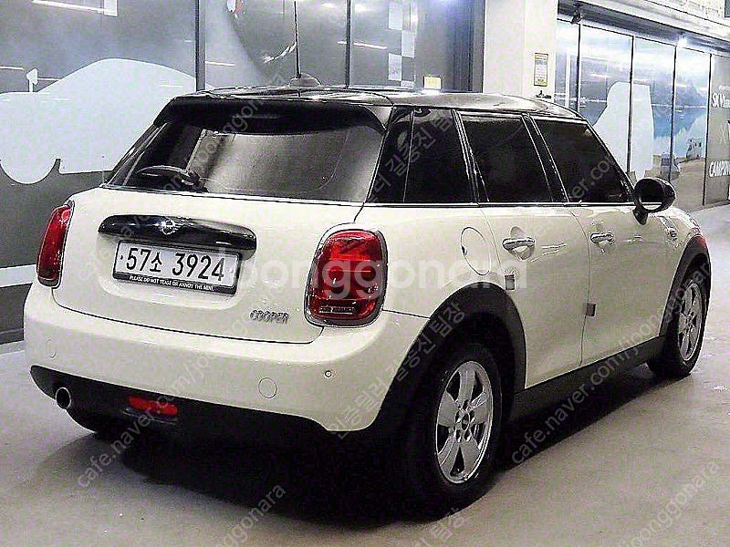 중고 미니쿠퍼 중고 가격 미니쿠퍼 5도어 중고 흰색 2019년식 17,666km 5도어 기본형 3세대 중고차 모의견...--5