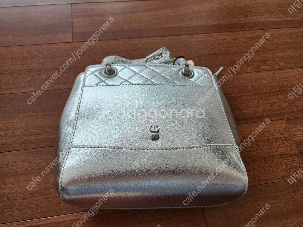 마리아꾸르끼 양가죽 체인백 실버 택미제거 택포3--1
