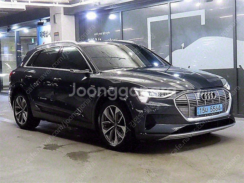 회색 아우디 e트론 중고 55 콰트로 최저가 중고차 문...--0