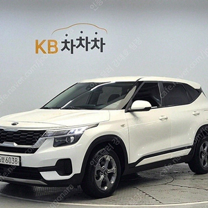 중고자동차 기아 셀토스 중고차 셀토스 중고 흰색 2022년식 가솔린 1.6 터보 2WD 트렌디 신차같은 중고차
