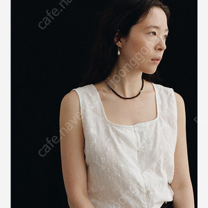 Urbanic30 vines blouse