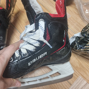 바우어아이스하키스케이트