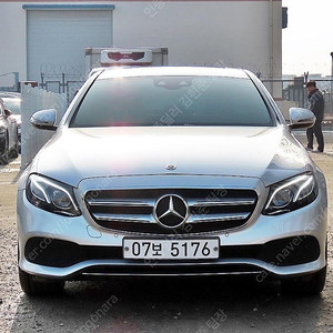 벤츠 e220d 중고 E클래스 은색 2018년식 E220d 4MATIC 아방가르드 침수차 안심보상