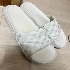 뉴발란스 컴포트 슬라이드 슬리퍼 쿠셔닝 화이트(SD6301PTW) 270