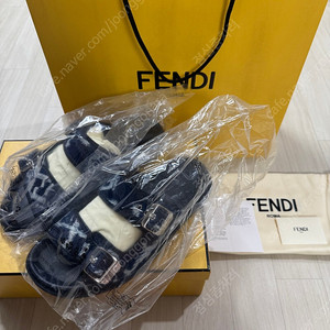 펜디 남성 슬라이드 9사이즈 새상품 판매합니다.