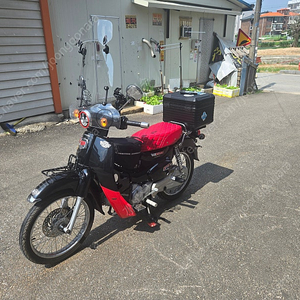 23년식 슈퍼커브 블랙 풀튜닝 판매합니다. / 1.738km 폐지완료