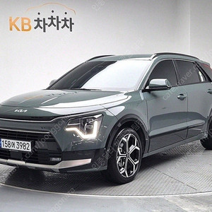 기아 니로 중고 니로 디 올 뉴 니로 중고차 녹색 2024년식 13,000km 시그니처 중고차 시세