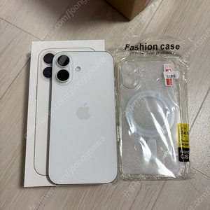 아이폰16 256 화이트 풀박스 홍콩판 카메라무음