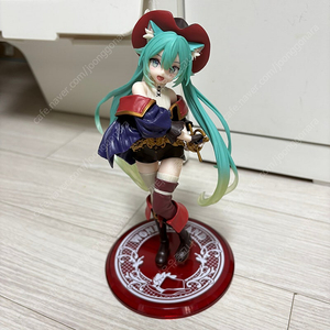 장화신은 고양이 미쿠 피규어