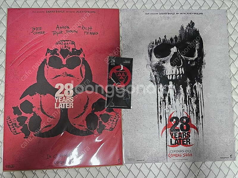 28년후 A3 포스터 2종 + 로고참 판매합니다.--0
