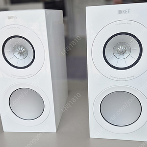 KEF R3META 버전 화이트 팝니다 ( 풀박스)
