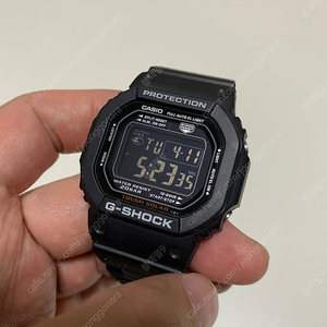 지샥 G-5600RB, 블랙스팟