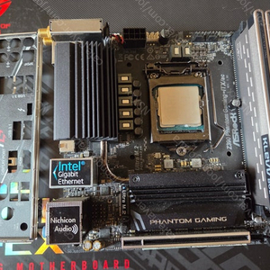 애즈락 Z390 팬텀itx + 9600k + 클레브 ddr4 8g x2 팝니다.