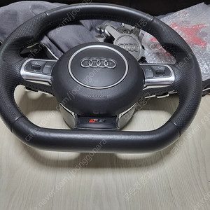 아우디 R8 알팔 2014 전기형 순정핸들 팝니다